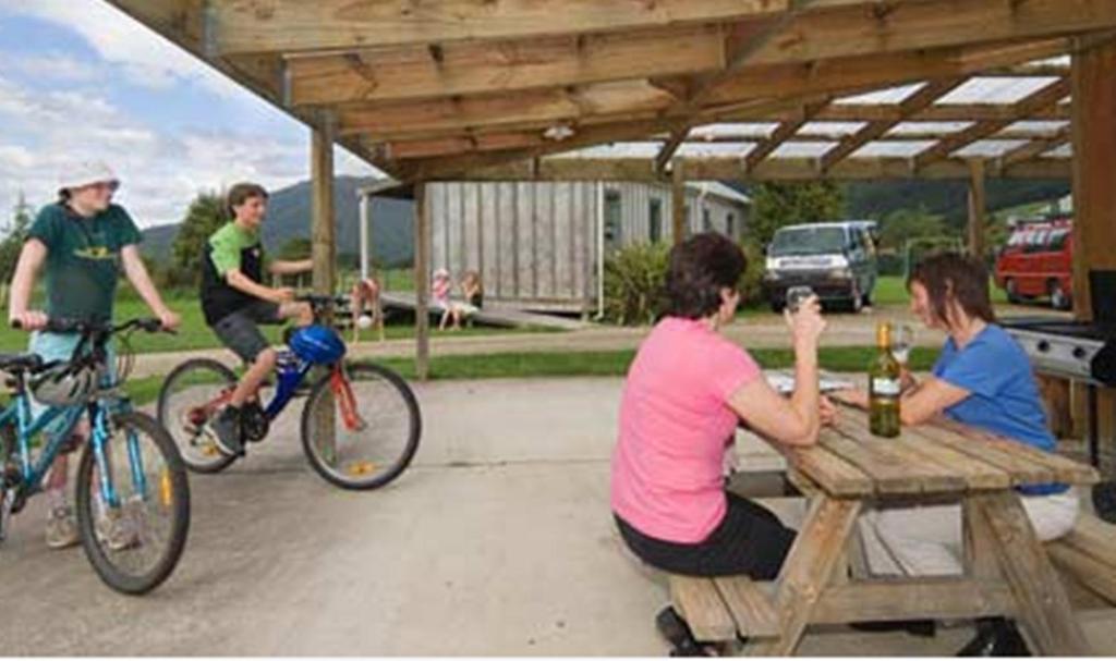 Smiths Farm Holiday Park Linkwater Экстерьер фото